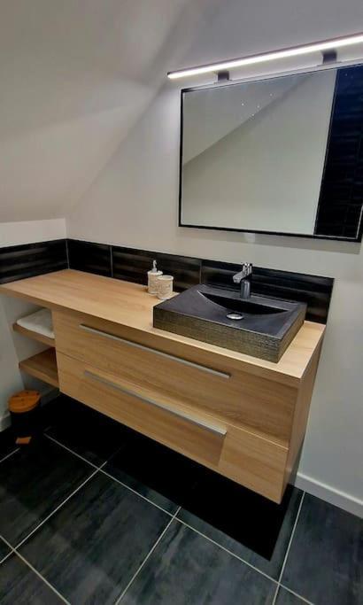 Appartement Charmant Et Spacieux オセール エクステリア 写真