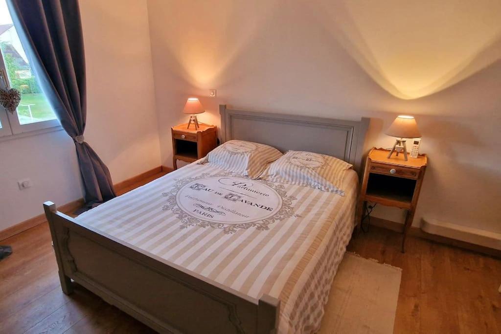 Appartement Charmant Et Spacieux オセール エクステリア 写真