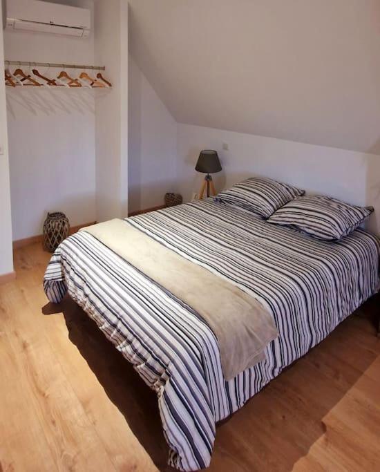 Appartement Charmant Et Spacieux オセール エクステリア 写真